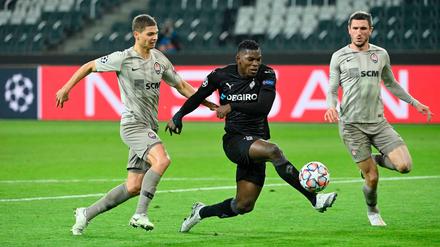 Breel Embolo (Mitte) zeigte gegen Donezk ein gutes Spiel.