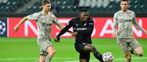 Breel Embolo (Mitte) zeigte gegen Donezk ein gutes Spiel. 