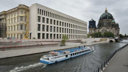 Humboldt Forum und Stadtschloss auf dem Schloßplatz in Berlin-Mitte, aufgenommen am 28. August 2020.  
