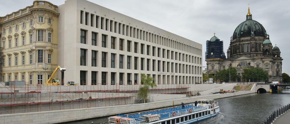 Humboldt Forum und Stadtschloss auf dem Schloßplatz in Berlin-Mitte, aufgenommen am 28. August 2020.  
