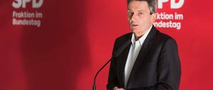 Sein Personalvorschlag spaltete die eigene Fraktion: Rolf Mützenich, SPD-Fraktionschef.