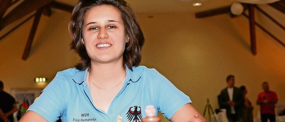 Aufgabe der anderen. Wenn sie Männer besiegt, ist das für ihre Gegner oft schwer zu ertragen. Dabei gelingt Filiz Osmanodja das regelmäßig, in Deutschland ist sie laut Rangliste des deutschen Schachbundes die Nummer 16 bei den Frauen. 