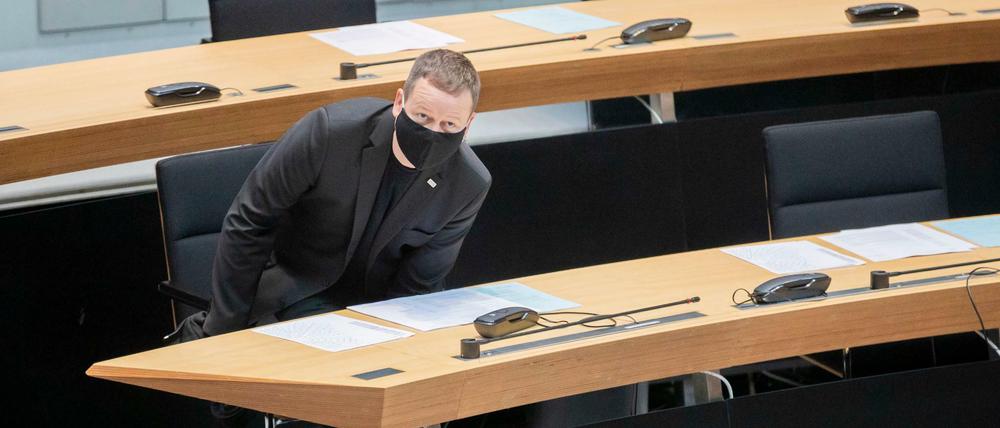 Zwischen Hoffen und Bangen: Kultursenator Klaus Lederer.