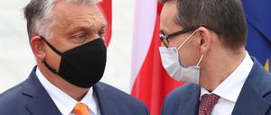 Sind sich in ihrer Veto-Haltung einig: Viktor Orban (l) und Mateusz Morawiecki (Archivbild).