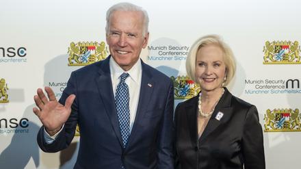 Langjährige Freundschaft: Joe Biden und Cindy McCain bei der 54. Münchner Sicherheitskonferenz. 