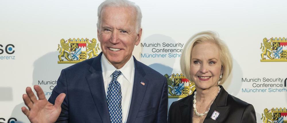 Langjährige Freundschaft: Joe Biden und Cindy McCain bei der 54. Münchner Sicherheitskonferenz. 