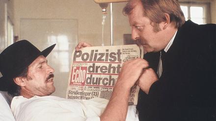 Freunde und Helfer. Götz George, hier mit Kompagnon Eberhard Feik, prügelte sich als Horst Schimanski „Scheiße“-fluchend durch seine Auftritte. 
