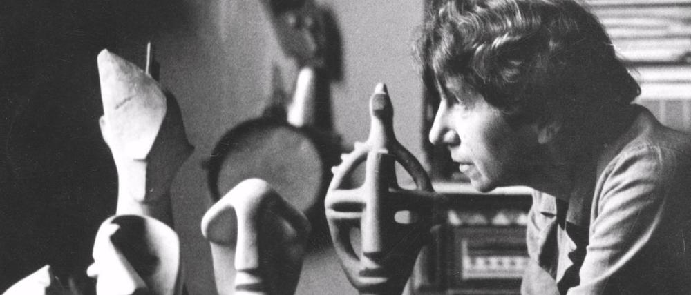 Dreißig Quadratmeter Kunst. Jeanne Mammen im Atelier, fotografiert um 1946.