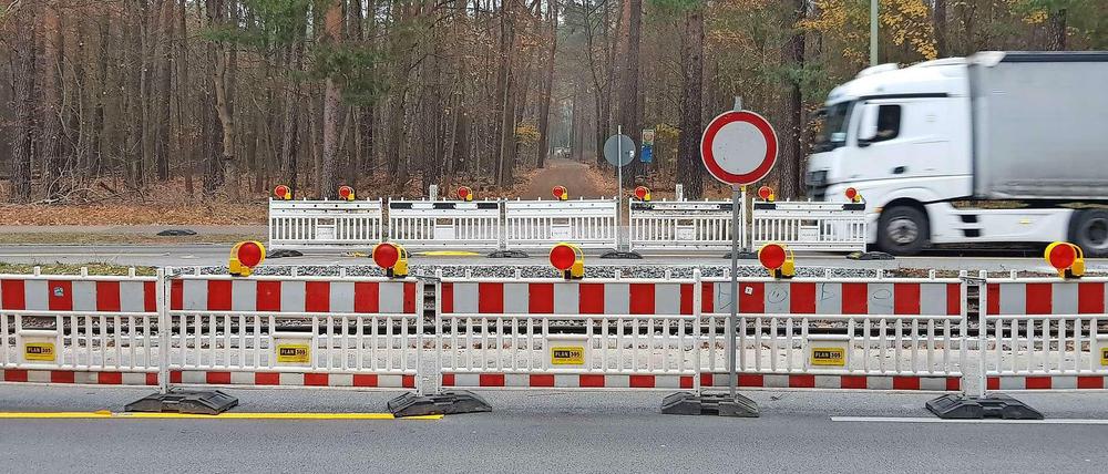 Bis hierher und nicht weiter. Insgesamt wurden fünf Übergänge zwischen Karolinenhof und Schmöckwitz entfernt.