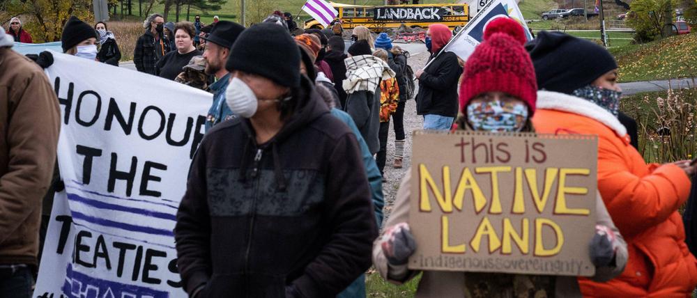 Immer wieder gehen Vertreter indigener Gruppen zu Verteidigung ihrer Rechte auf die Straße, hier ein Foto aus dem Oktober 2020.
