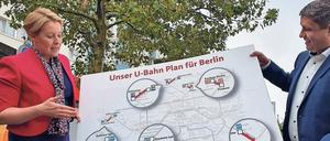 Franziska Giffey und Raed Saleh bei der Präsentation der U-Bahn-Pläne der SPD. Demnach sollen Strecken zur Heerstraße Nord, ins Märkische Viertel, nach Pankow Kirche, zum BER und dem Mexikoplatz verlängert werden.