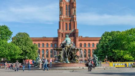 Ein weites Feld: Rotes Rathaus und Neptunbrunnen.