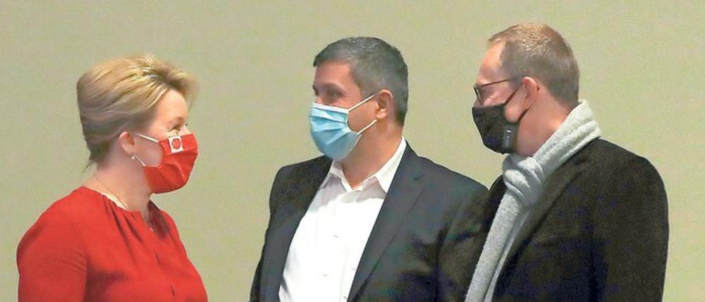 Gekommen, um zu wählen. Franziska Giffey und Raed Saleh (Mitte) stellten sich zur Wahl, Michael Müller hielt seine Abschiedsrede.