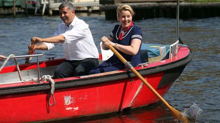 Zwei in einem Boot: Franziska Giffey und Raed Saleh in noch corona-armen Sommertagen gut gelaunt unterwegs.