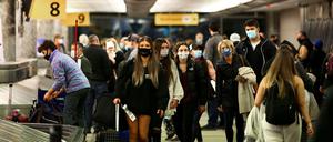 Reisewelle zu Thanksgiving: Passagiere am Flughafen von Denver