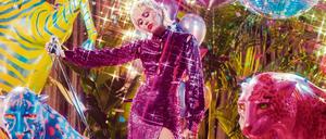 Glittergewitter. Miley Cyrus, 28, wuchs in Nashville als Tochter einer Filmproduzentin und eines Countrysängers auf. 