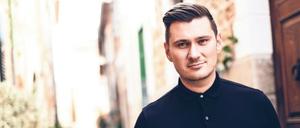 Der Berliner Sebastian Raetzel, 37. "Hot Shots", das siebte Album seiner Band The Baseballs, soll im Mai erscheinen. 