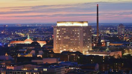 Das Bettenhaus der Charité in Berlin-Mitte. Neben dem Gebäude wünscht sich der Klinikvorstand ein zweites Hochhaus.