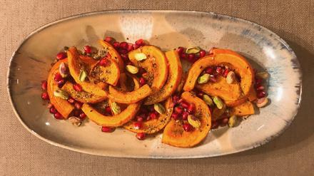 Bringt Farbe in den Winter: der Kürbis mit Pistazie, Granatapfel und Dukkah à la Nigel Slater.