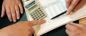 Bekomme ich Zuschüsse? Muss ich in die Insolvenz? Diese und andere Fragen können Soloselbständige und Kleinstunternehmen ab sofort bei der Anlaufstelle in der Lehrter Straße stellen.