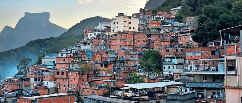 Häuser in der Favela Rocinha in Rio de Janeiro.