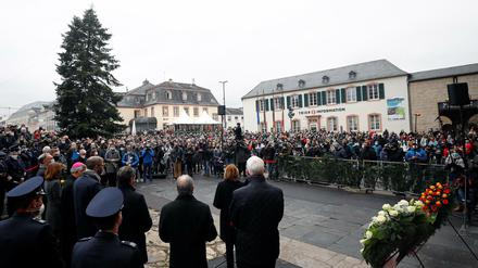Trauer in Trier. Die Stadt steht nach der Amokfahrt vom Dienstag unter Schock. Fünf Menschen sind tot, weitere 15 wurden zum Teil lebensgefährlich verletzt