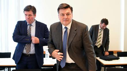 Der Berliner Innenstaatssekretär Torsten Akman (l:) und Innensenator Andreas Geisel (beide SPD).