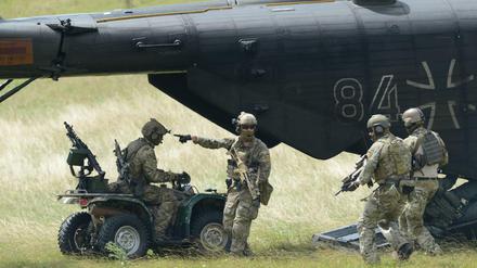 Die Aufgaben der Nato werden vielfältiger - wie die Bedrohungen. Soldaten des Kommandos Spezialkräfte (KSK) der Bundeswehr bei einer Übung. 