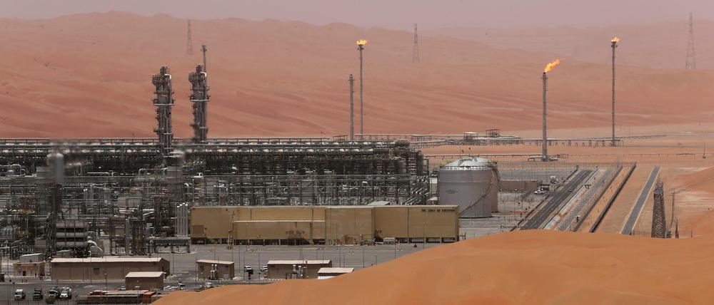 Saudi Arabien will seine Förderung vorerst weiter gedrosselt halten.