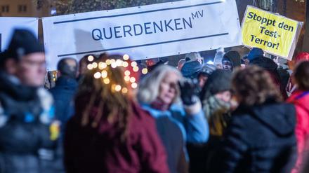 Gegner der Corona-Auflagen demonstrieren am 10. November in Schwerin.