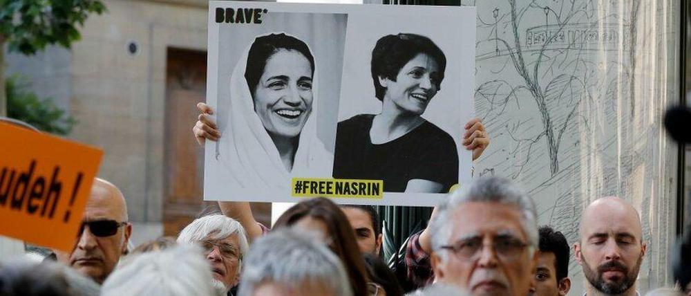 Auch die internationalen Proteste zur Freilassung von Nasrin Sotoudeh zeigt der Film.