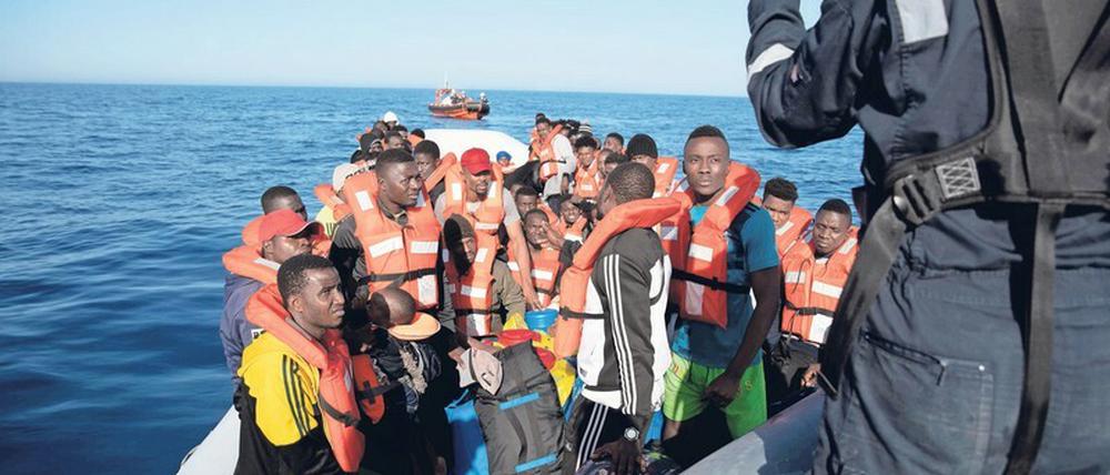 Rettungsaktion. Julian Pahlke steuerte auf dem Mittelmeer auch Einsatzschlauchboote. Foto: Laila Sieber/Sea Watch/rtr