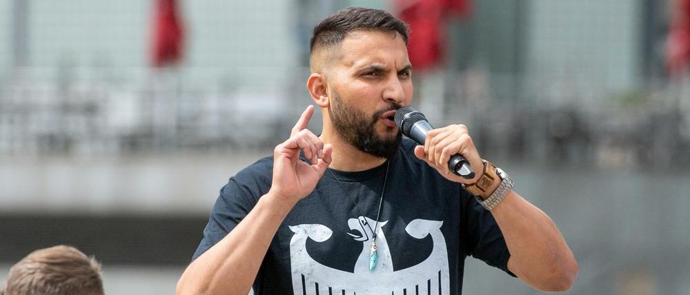 Attila Hildmann bei einer Demo im Juli auf dem Washingtonplatz.