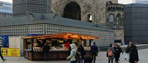 Auch am Breitscheidplatz gibt es dieses Jahr Glühwein – allerdings nicht zum Verweilen.
