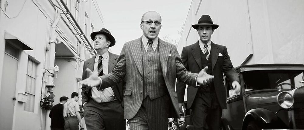 Hollywoods Allmächtige: Drehbuchautor Herman Mankiewicz (Gary Oldman), Studioboss Louis B. Mayer (Arliss Howard) und Regisseur Joe Mankiewicz (Tom Pelphrey, v. li.)