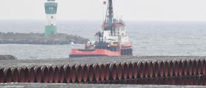 Rohre für die Ostsee-Gaspipeline Nord Stream 2 werden auf dem Gelände des Hafens Mukran bei Sassnitz gelagert. +