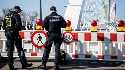Ein Zaun auf einer Brücke, das ist der symbolische Super-Gau.
