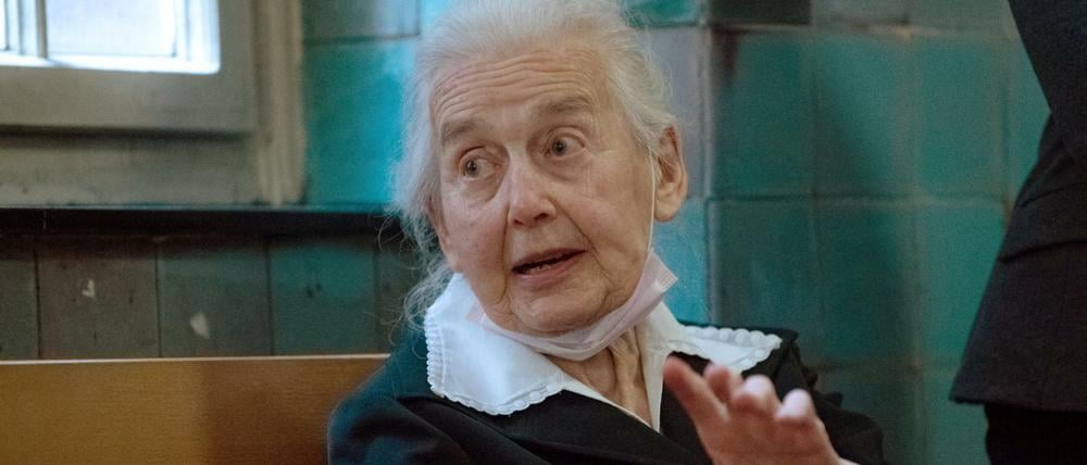 Ursula Haverbeck am ersten Prozesstag Mitte November im Gerichtsgebäude.