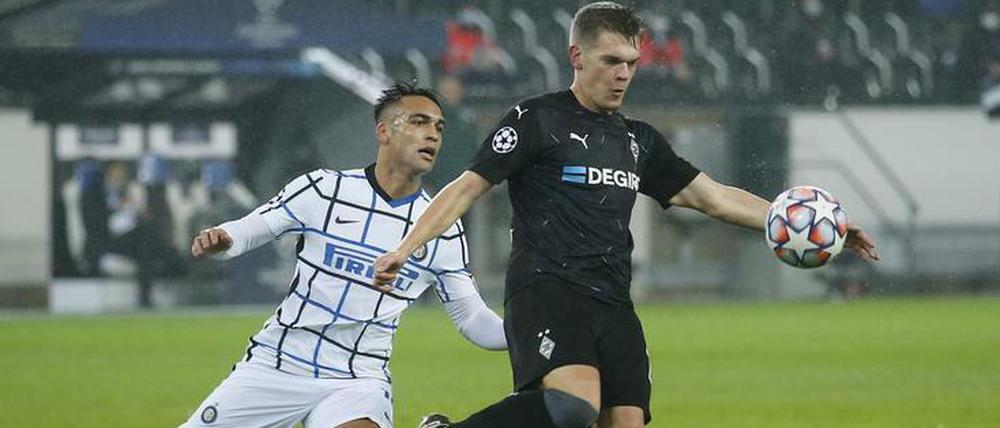 Nah beieinander. Zwischen Mönchengladbach und Inter entwickelte sich ein spannendes Fußballspiel.