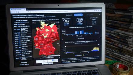 Covid-19-Dashboard des Robert Koch-Instituts - der Behörde fehlen Mitarbeiter, die digitale Technik können.