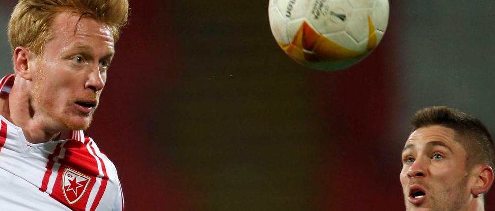 Alte Größe gegen neue Größe. Hoffenheims Andrej Kramaric (r) und Belgrads Radovan Pankov kämpfen um den Ball. 