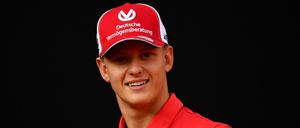 m Der Titelgewinn in der Formel 2 ist ihm kaum noch zu nehmen: Schumacher verteidigt seinen 14-Punkte-Vorsprung am Samstag erfolgreich.