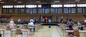 Seit Mai tagte die BVV Tempelhof-Schöneberg in der Halle am Sachsendamm, weil dort die Hygieneregeln eigentlich besser eingehalten werden können. 