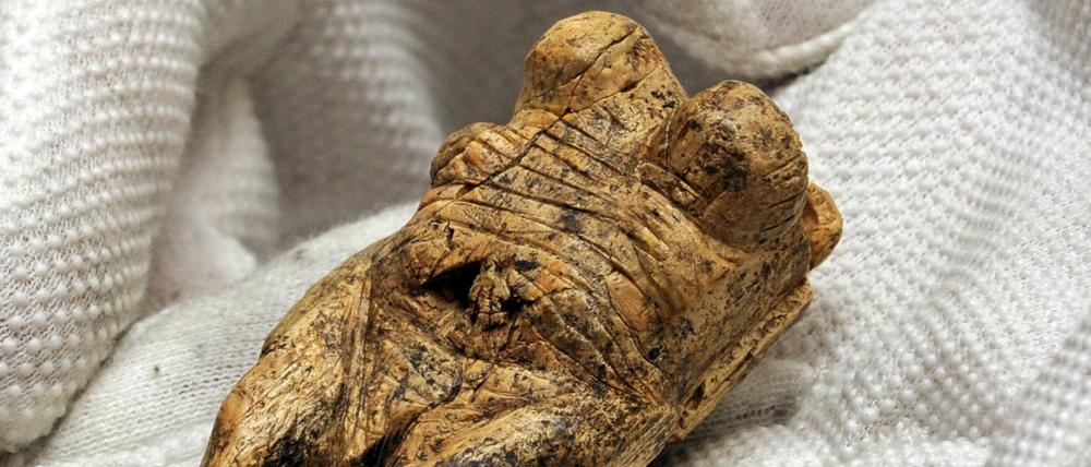 Als Fundort dieser aus Mammutelfenbein geschnitzten Frauenstatuette wurde die Hohle-Fels-Höhle bei Schelklingen (Alb-Donau-Kreis) von der Unesco zum Weltkulturerbe ernannt.