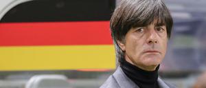 Eine Flagge und ihr Trainer: Bei der Nationalmannschaft geht es auch um ein gesellschaftliches Modell.