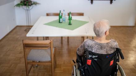 Die Bewohnerin eines Pflegeheimes.