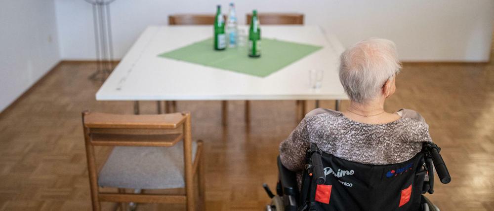 Die Bewohnerin eines Pflegeheimes.