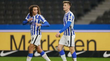 Herthas Krzysztof Piatek bejubelt sein Tor zum 2:1 gemeinsam mit Matteo Guendouzi.