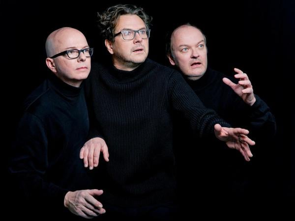 Sie sprechen die Detektive. Von links nach rechts: Oliver Rohrbeck (Justus Jonas), Andreas Fröhlich (Bob) und Jens Wawrczeck (Peter).