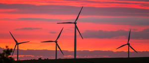 Geht für viele alte Windräder allmählich die Sonne unter? Unsere Gastautoren fürchten, dass viele Altanlage die Coronakrise nicht überdauern werden.